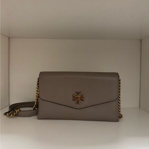 Tory Burch Kira Pebbled Chain Wallet in Gray Heron